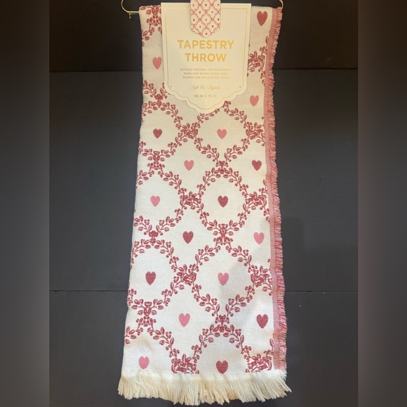 ENVOGUE Hearts & Vine Tapestry Throw With Fringes -Soft & Stylish -50"x 70" - Picture 4 of 9